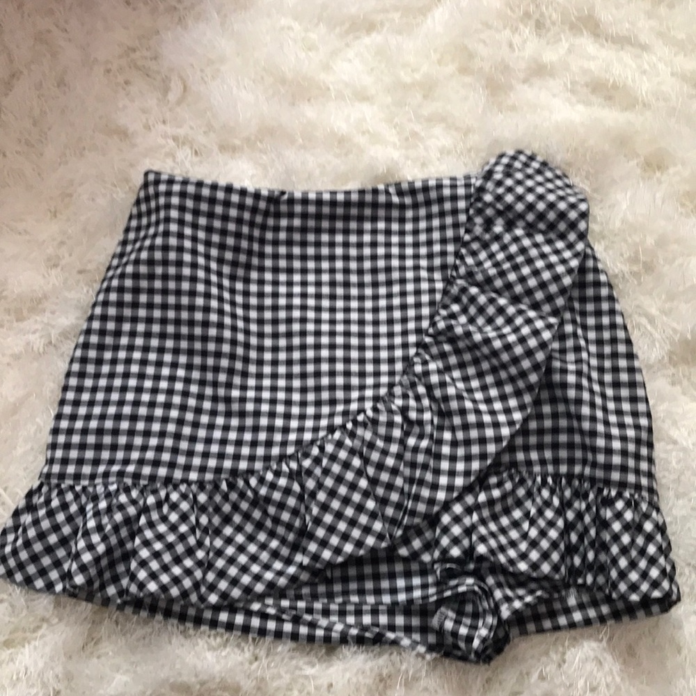 Gingham skort with frill detail sz Med